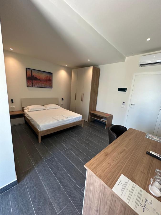 Split Rooftop Suites Δυρράχιο Εξωτερικό φωτογραφία